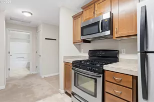 15058 NW Central Dr, Portland, OR 97229 - Photo 8
