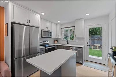 8838 N Drummond Ave, Portland, OR 97217 - Photo 12