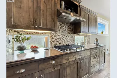 61076 Manhae Loop, Bend, OR 97702 - Photo 16