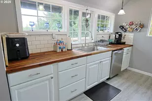 281 W Fourth St, Coquille, OR 97423 - Photo 16