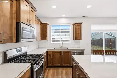 2095 S Heather St, Cornelius, OR 97113 - Photo 2