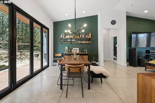 9735 NW Lilac Ct, Portland, OR 97231 - Photo 8