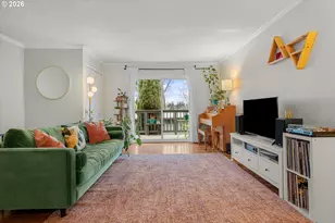 1025 SW Bertha Blvd, Portland, OR 97219 - Photo 6