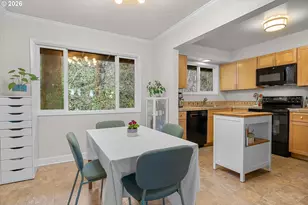 1025 SW Bertha Blvd, Portland, OR 97219 - Photo 14