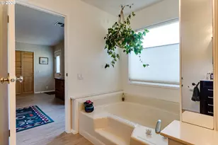 34681 Devonshire Dr, Eugene, OR 97405 - Photo 18