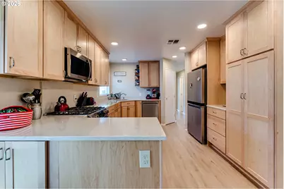 34681 Devonshire Dr, Eugene, OR 97405 - Photo 12