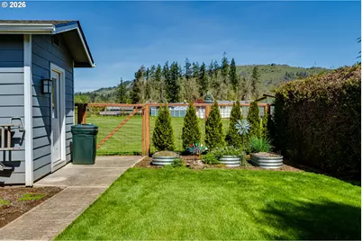 34681 Devonshire Dr, Eugene, OR 97405 - Photo 32