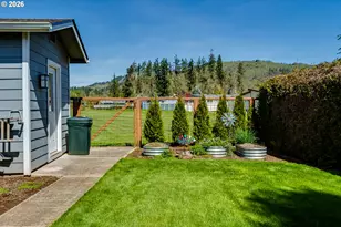 34681 Devonshire Dr, Eugene, OR 97405 - Photo 32