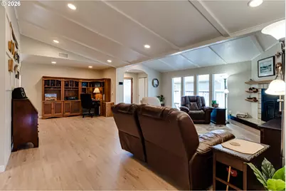 34681 Devonshire Dr, Eugene, OR 97405 - Photo 10