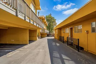 851 SW Broadway Dr, Portland, OR 97201 - Photo 40