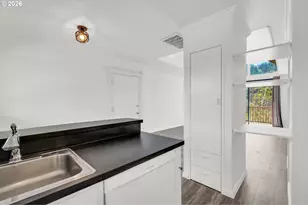 851 SW Broadway Dr, Portland, OR 97201 - Photo 12