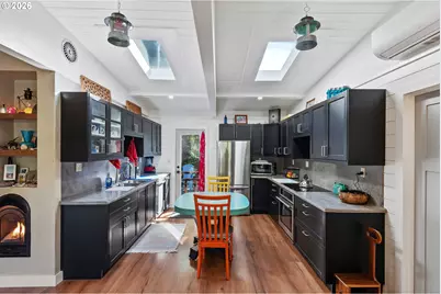 2730 33rd St, Coos Bay, OR 97420 - Photo 6