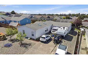 1830 Arthur St, North Bend, OR 97459 - Photo 2