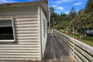 1752 SE Hall Ct, Waldport, OR 97394 - Photo 6