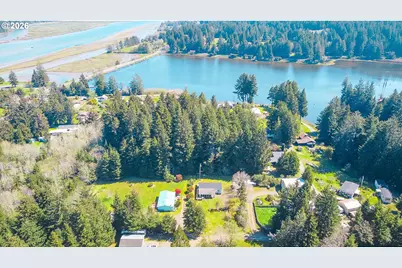 1752 SE Hall Ct, Waldport, OR 97394 - Photo 44