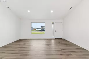 145 SW Eagle Dr, Boardman, OR 97818 - Photo 2