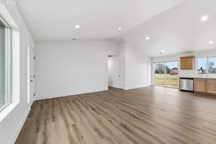 145 SW Eagle Dr, Boardman, OR 97818 - Photo 4