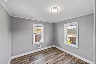 1390 Pennsylvania Ave, Coos Bay, OR 97420 - Photo 14