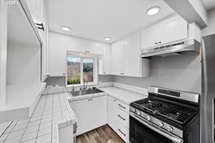 1390 Pennsylvania Ave, Coos Bay, OR 97420 - Photo 8