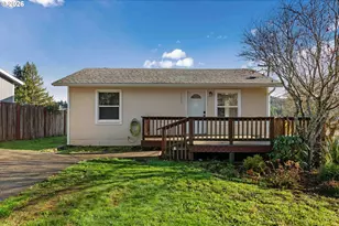 1390 Pennsylvania Ave, Coos Bay, OR 97420 - Photo 2