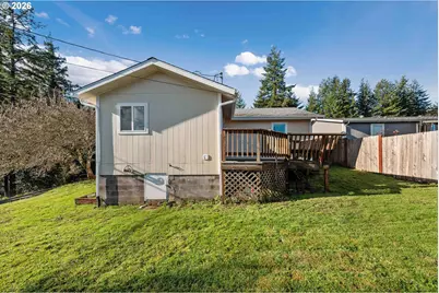 1390 Pennsylvania Ave, Coos Bay, OR 97420 - Photo 26