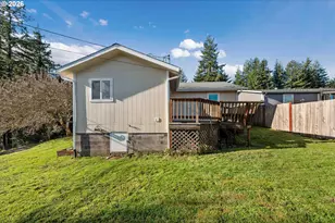 1390 Pennsylvania Ave, Coos Bay, OR 97420 - Photo 26