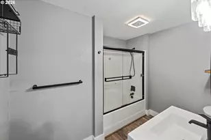 1390 Pennsylvania Ave, Coos Bay, OR 97420 - Photo 16