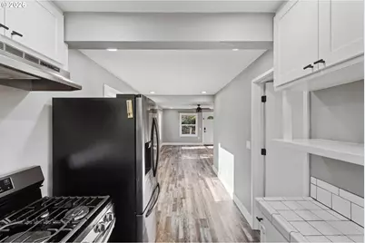 1390 Pennsylvania Ave, Coos Bay, OR 97420 - Photo 10