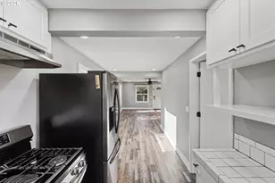 1390 Pennsylvania Ave, Coos Bay, OR 97420 - Photo 10