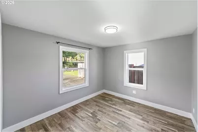 1390 Pennsylvania Ave, Coos Bay, OR 97420 - Photo 12