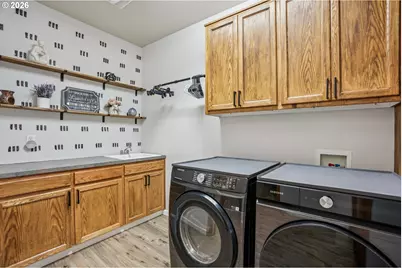 1590 SW Hill St, Dallas, OR 97338 - Photo 24