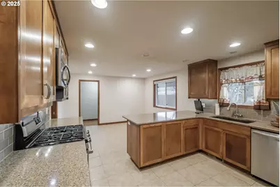 1141 NE Springwood Dr, Albany, OR 97321 - Photo 12