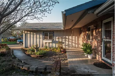 1141 NE Springwood Dr, Albany, OR 97321 - Photo 2