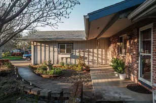 1141 NE Springwood Dr, Albany, OR 97321 - Photo 2