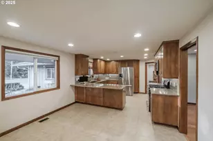 1141 NE Springwood Dr, Albany, OR 97321 - Photo 8