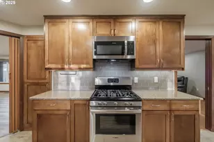 1141 NE Springwood Dr, Albany, OR 97321 - Photo 14