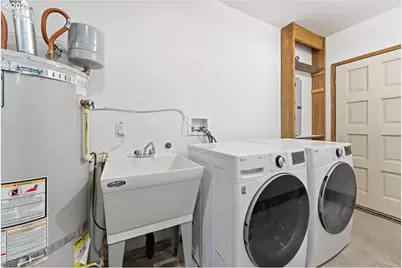 236 SW Collins St, Portland, OR 97219 - Photo 28