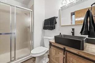 236 SW Collins St, Portland, OR 97219 - Photo 26