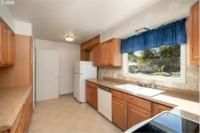 3802 SE 113th Ave, Portland, OR 97266 - Photo 14