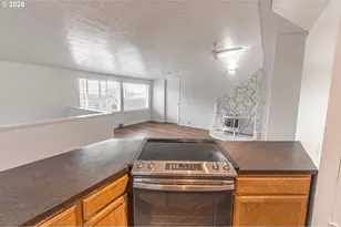 529 SW 32nd St, Lincoln City, OR 97367 - Photo 16
