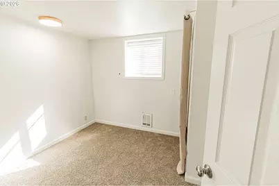 529 SW 32nd St, Lincoln City, OR 97367 - Photo 28