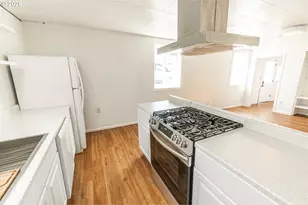 529 SW 32nd St, Lincoln City, OR 97367 - Photo 32