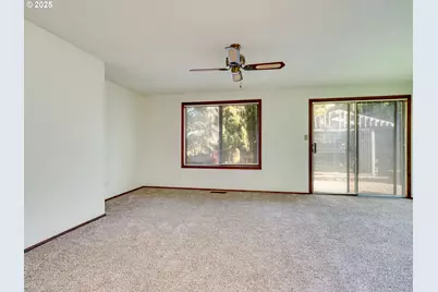 1012 NW Oakwood Cir, McMinnville, OR 97128 - Photo 8