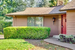 1012 NW Oakwood Cir, McMinnville, OR 97128 - Photo 4