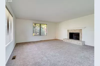 1012 NW Oakwood Cir, McMinnville, OR 97128 - Photo 6