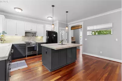 3742 NE Holman St, Portland, OR 97211 - Photo 12