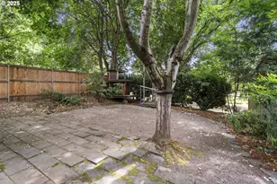 3742 NE Holman St, Portland, OR 97211 - Photo 42
