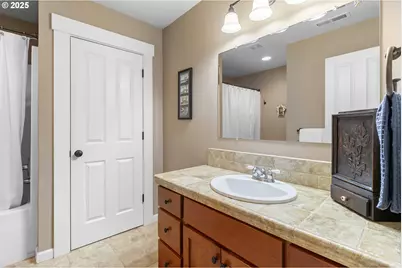 3742 NE Holman St, Portland, OR 97211 - Photo 30