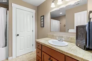 3742 NE Holman St, Portland, OR 97211 - Photo 30