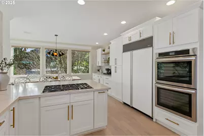 1040 SW Myrtle Dr, Portland, OR 97201 - Photo 10